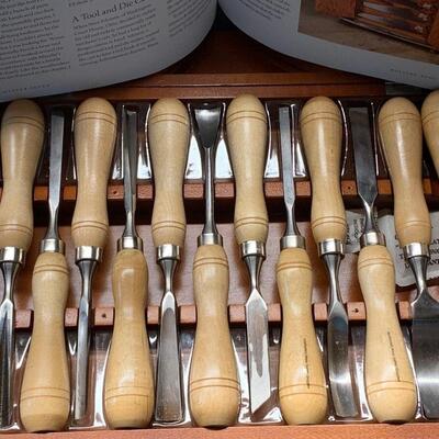 Lot  163RL Master  Grip Chisels &  The Toolbox Book