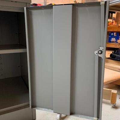 Lot 170R: Metal  Storage Cabinet - Great for Work Shop & Hobby Storage!