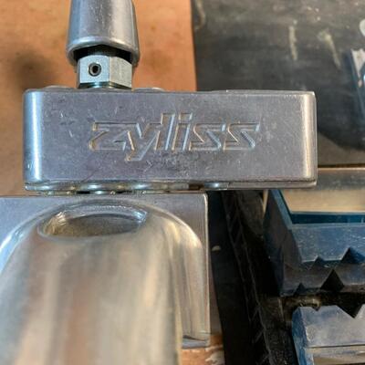 Lot 173:  Zyliss Portable All-purpose Aluminum Bench Vise/clamping System
