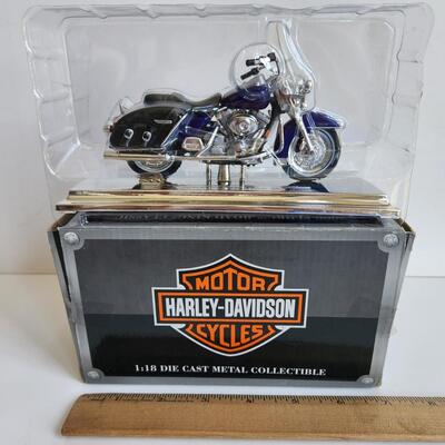 LOT 509RP: Collection of Miscellaneous Harley Davidson Member Items