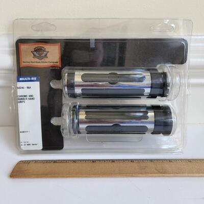 LOT 510RP: Harley Davidson Boot Covers & Bike Handle/Grips