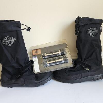 LOT 510RP: Harley Davidson Boot Covers & Bike Handle/Grips