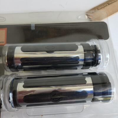 LOT 510RP: Harley Davidson Boot Covers & Bike Handle/Grips