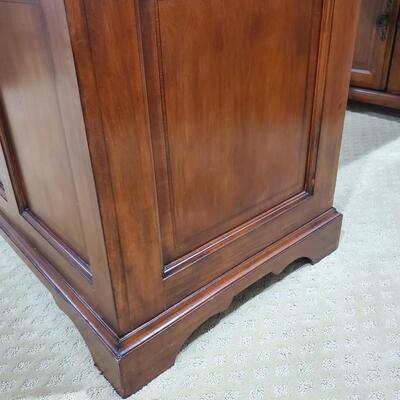 LOT 152G: Beautiful Wood Office Desk