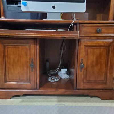 LOT 152G: Beautiful Wood Office Desk