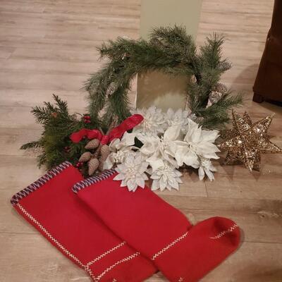 LOT 154G: Christmas Wreaths, Stockings