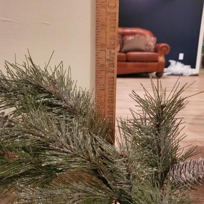 LOT 154G: Christmas Wreaths, Stockings