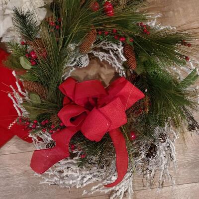 LOT 154G: Christmas Wreaths, Stockings