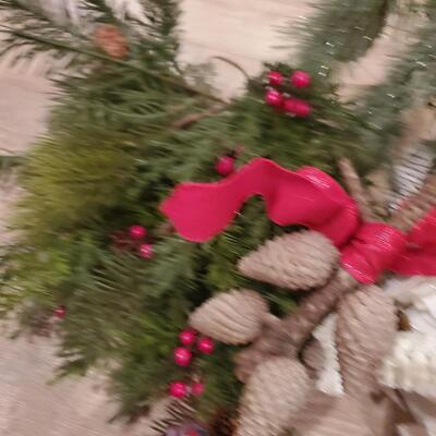 LOT 154G: Christmas Wreaths, Stockings