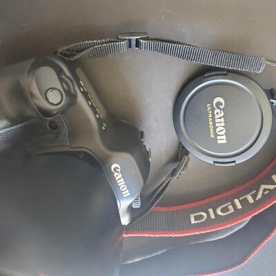 LOT 156G: Canon Ultrasonic Lens Camera & Light Management System