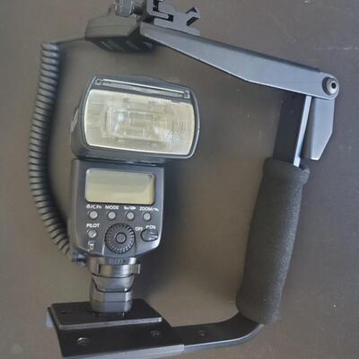 LOT 156G: Canon Ultrasonic Lens Camera & Light Management System