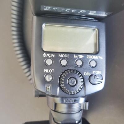LOT 156G: Canon Ultrasonic Lens Camera & Light Management System