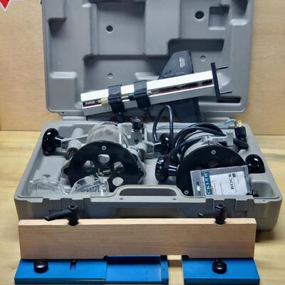 LOT 177G: Porter Cable Router set in Box