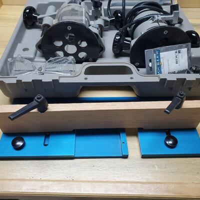 LOT 177G: Porter Cable Router set in Box