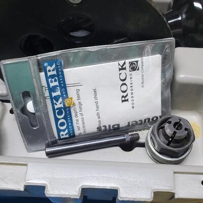 LOT 177G: Porter Cable Router set in Box