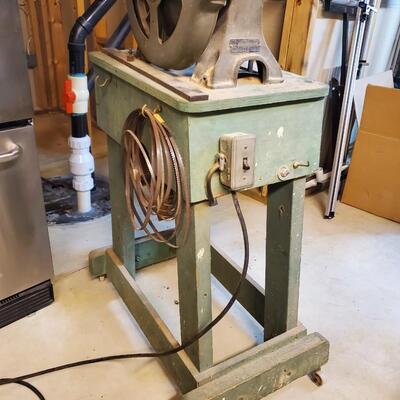 LOT 178G: Vintage Walker-Turner Company Inc. Band-Saw