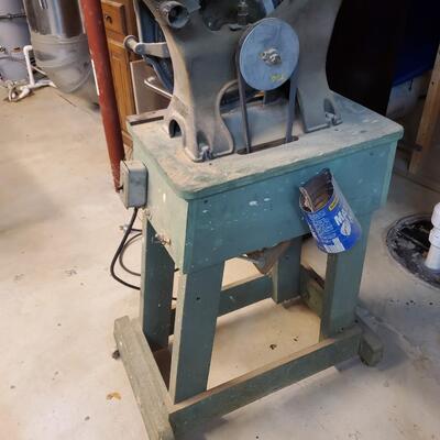 LOT 178G: Vintage Walker-Turner Company Inc. Band-Saw