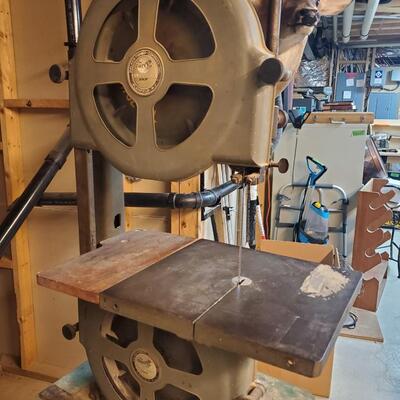LOT 178G: Vintage Walker-Turner Company Inc. Band-Saw