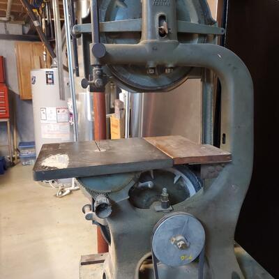 LOT 178G: Vintage Walker-Turner Company Inc. Band-Saw