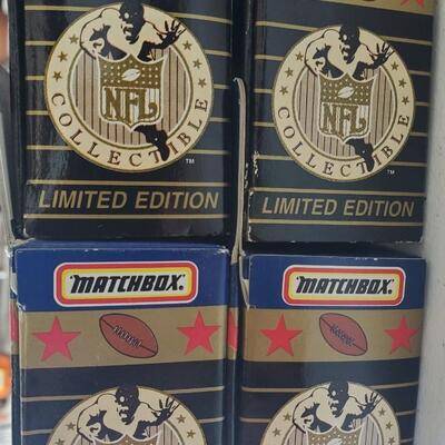 lot 180G: 6 Collectable 1994 NFL Licensed Toy Trucks