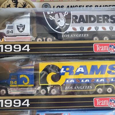 lot 180G: 6 Collectable 1994 NFL Licensed Toy Trucks
