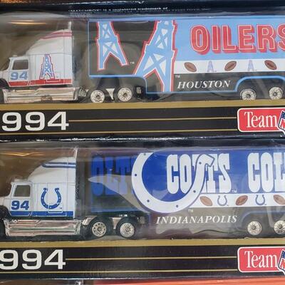 lot 180G: 6 Collectable 1994 NFL Licensed Toy Trucks