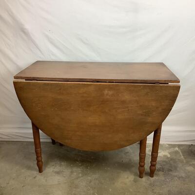 Lot. 5504. Antique Oval Drop-leaf Gate Leg Table