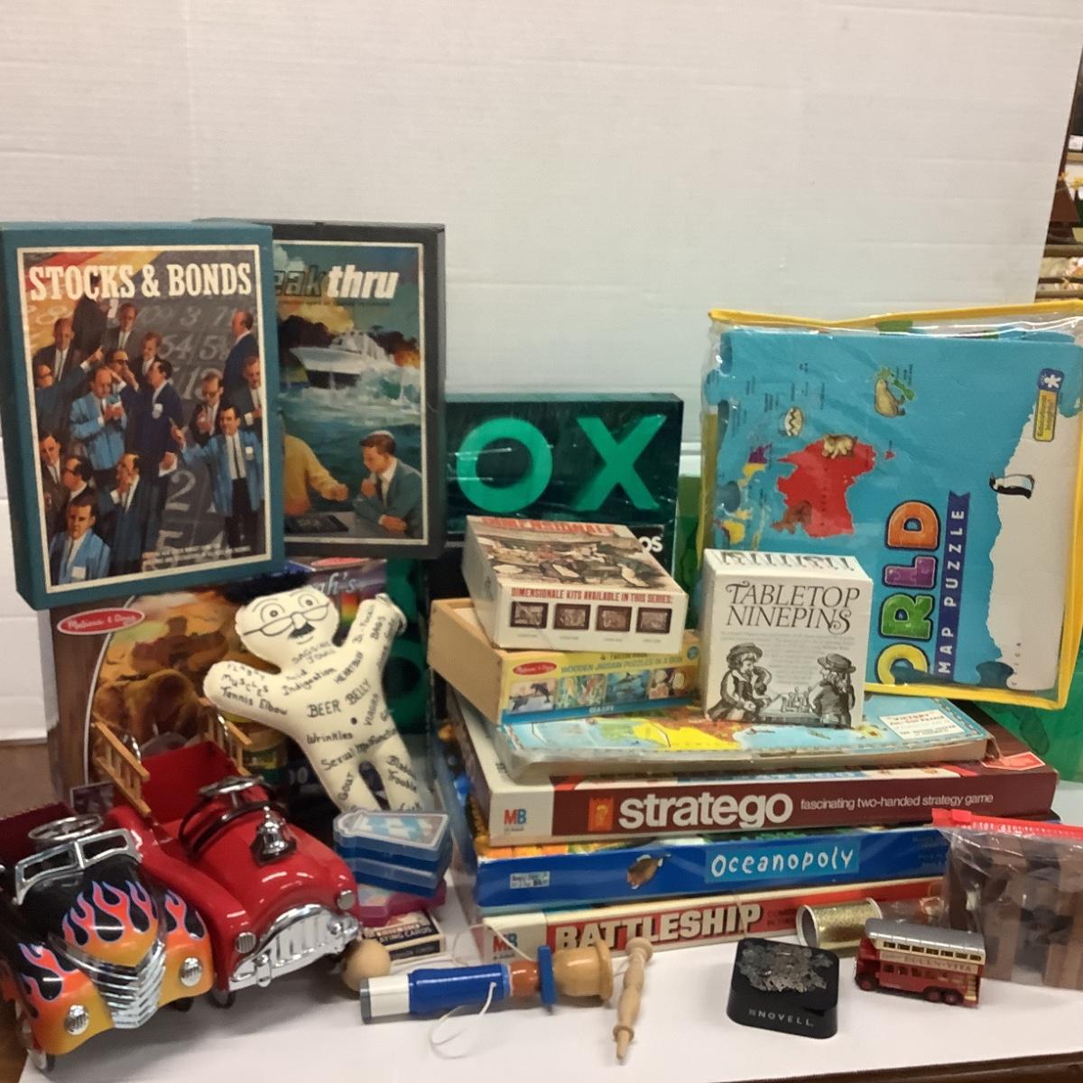 Lot. 5506. Large Lot of Vintage Board Games, Puzzles, Toys