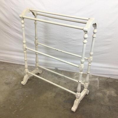 5496 Vintage White Painted Quilt Stand