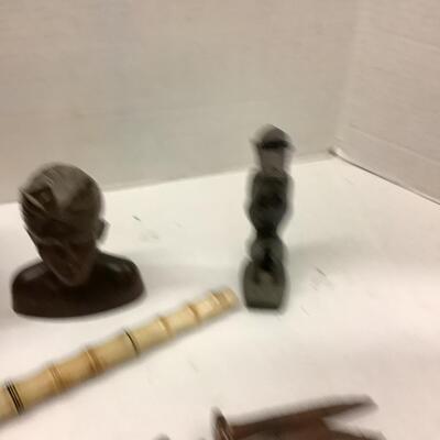 Lot. 5522 Vintage African Art