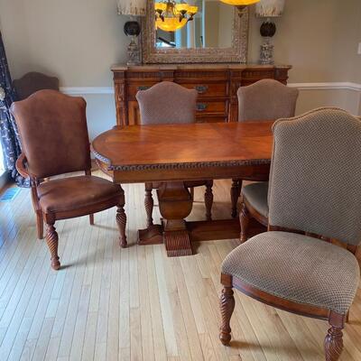 Lot 700G: Hickory White  Dinning Table and 8 Chairs
