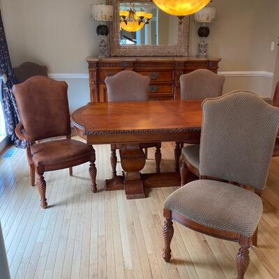 Lot 700G: Hickory White  Dinning Table and 8 Chairs