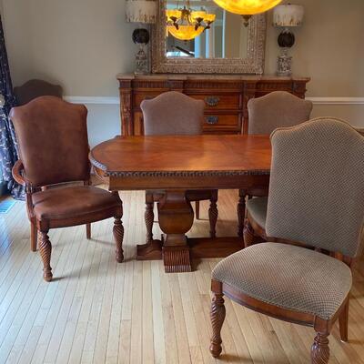 Lot 700G: Hickory White  Dinning Table and 8 Chairs
