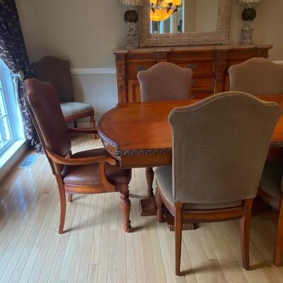 Lot 700G: Hickory White  Dinning Table and 8 Chairs