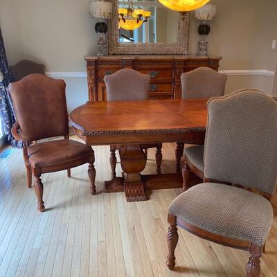 Lot 700G: Hickory White  Dinning Table and 8 Chairs