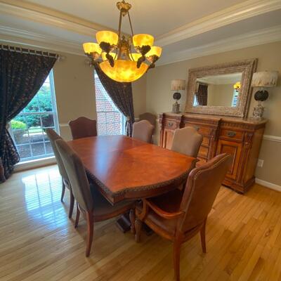 Lot 700G: Hickory White  Dinning Table and 8 Chairs