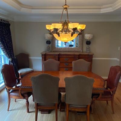 Lot 700G: Hickory White  Dinning Table and 8 Chairs