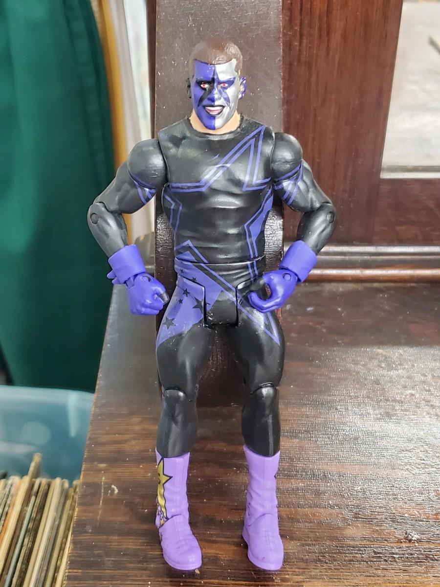 Stardust figure | EstateSales.org