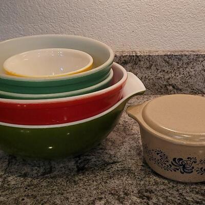 Lot 53: PYREX Nesting Mixing Bowls and Covered Dish