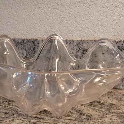 Lot 59: Vintage Clear Plastic Shell (2) Large Bowls and (4) Medium Bowls