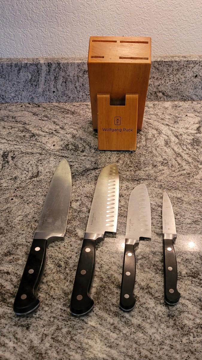 Lot 71 WOLFGANG PUCK Knife Block & Knife Set