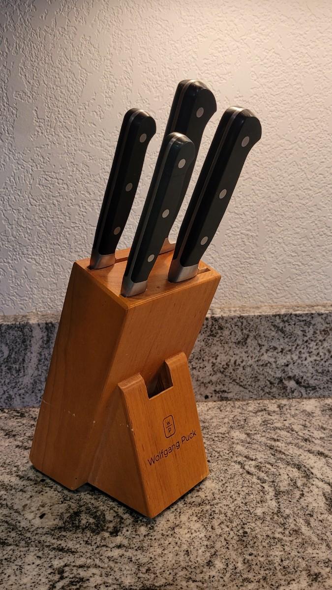 Lot 71 WOLFGANG PUCK Knife Block & Knife Set