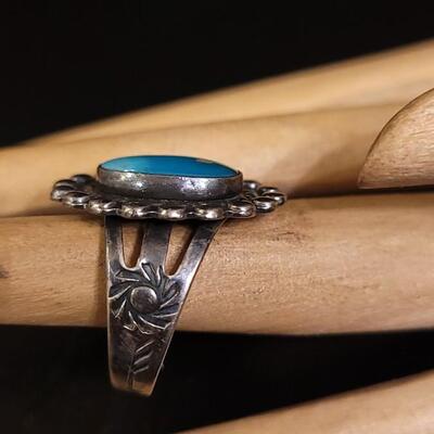 Lot 87: Vintage Native American Sterling & Turquoise Cabochon Ring with Inlay Band