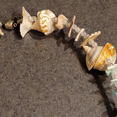 Lot 99: Beautiful Shell Necklace with Strong Magnetic Clasp