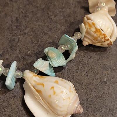 Lot 99: Beautiful Shell Necklace with Strong Magnetic Clasp