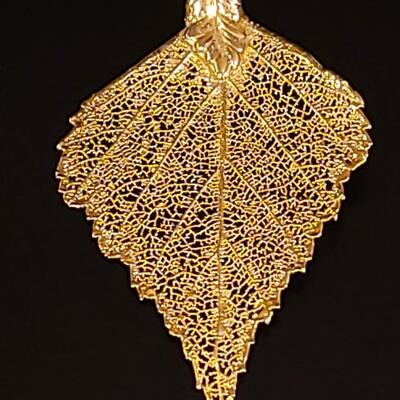Lot 123: Vintage Gold Dipped Leaf Pendant