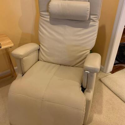 Human Touch Zero Gravity Reclining Massage Chair