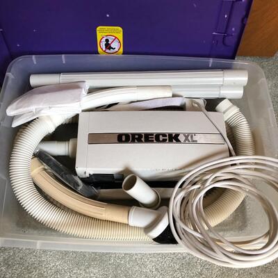 U7- Oreck XL Hand Vacuum w/tote