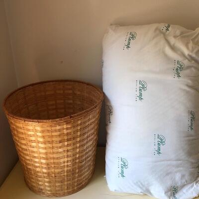 U9- Wastebasket & Pillow