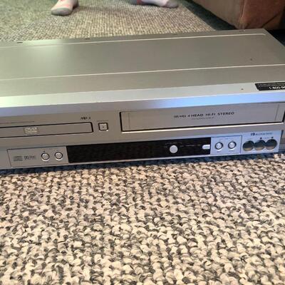 B14- DVD/VCR Player
